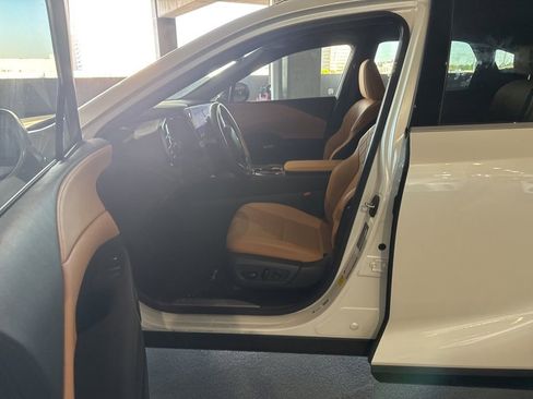 Used 2025 Lexus RX 350 Premium w/ Accessory Package (Z1) image 3