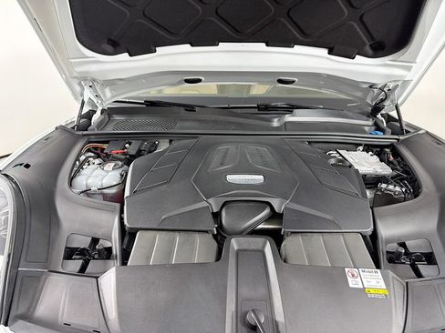 Used 2023 Porsche Cayenne Platinum Edition AWD/4WD image 32