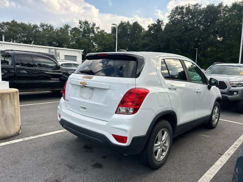 Used 2021 Chevrolet Trax LS w/ Tint and Cruise Package FWD image 5