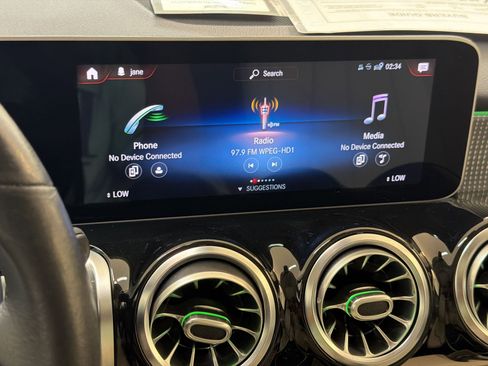 Used 2021 Mercedes-Benz GLB 250 4MATIC image 23