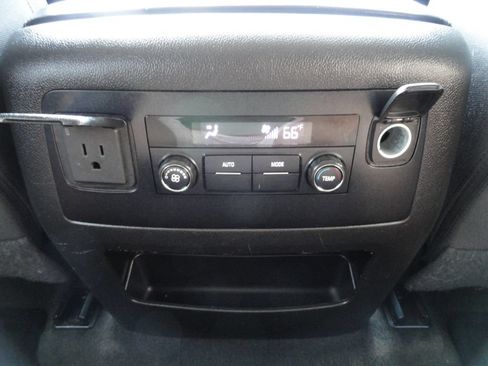 Used 2016 Chevrolet Suburban LS RWD image 27