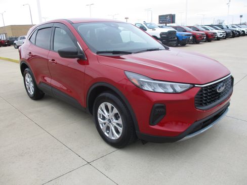 Used 2023 Ford Escape Active w/ Tech Pack #1 AWD/4WD image 9