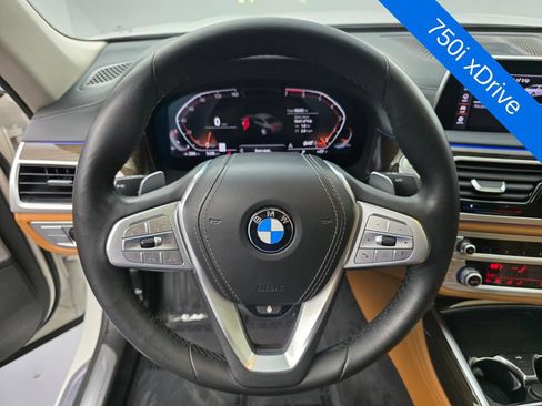 Used 2022 BMW 750i xDrive AWD/4WD image 17