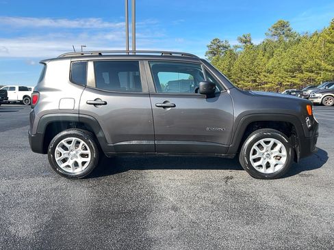 Used 2018 Jeep Renegade Latitude w/ UConnect 8.4 Nav Group image 3
