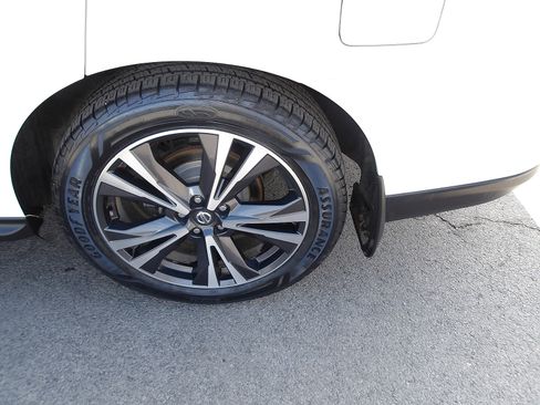 Used 2020 Nissan Pathfinder Platinum w/ Cargo Package image 26