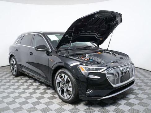 Used 2023 Audi e-tron Premium image 29