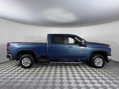 Used 2025 Chevrolet Silverado 2500 LT w/ Convenience Package image 4