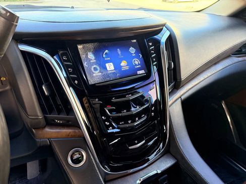 Used 2015 Cadillac Escalade ESV Luxury image 24