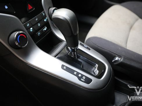 Used 2014 Chevrolet Cruze LS FWD image 16