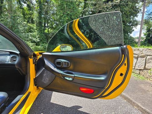 Used 2000 Chevrolet Corvette Coupe w/ Memory Pkg image 19