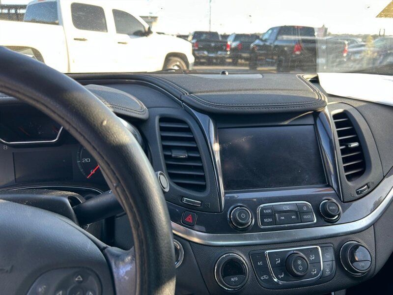 Used 2018 Chevrolet Impala LT FWD image 21