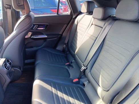 Used 2024 Mercedes-Benz GLC 300 4MATIC image 9