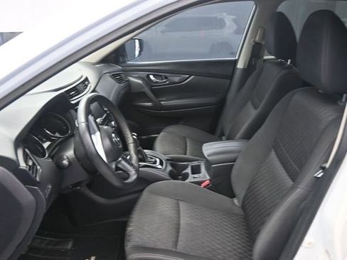 Used 2020 Nissan Rogue SV image 11