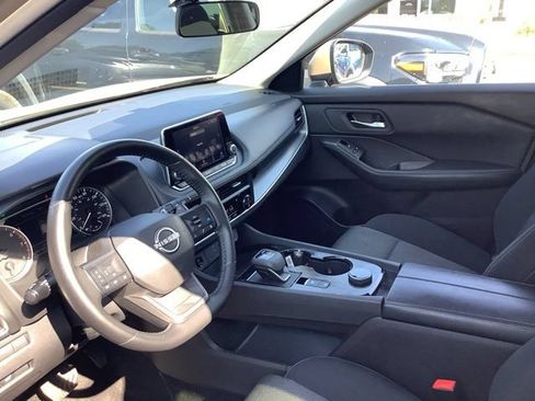 Used 2025 Nissan Rogue SV AWD/4WD image 2
