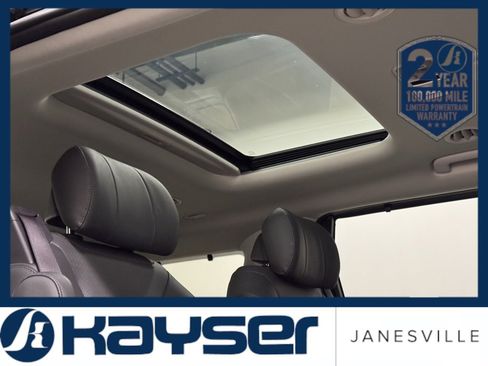 Used 2024 Kia Carnival SX Prestige image 3