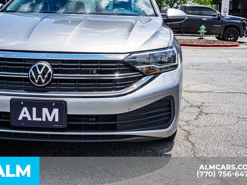 Used 2024 Volkswagen Jetta SE FWD image 19