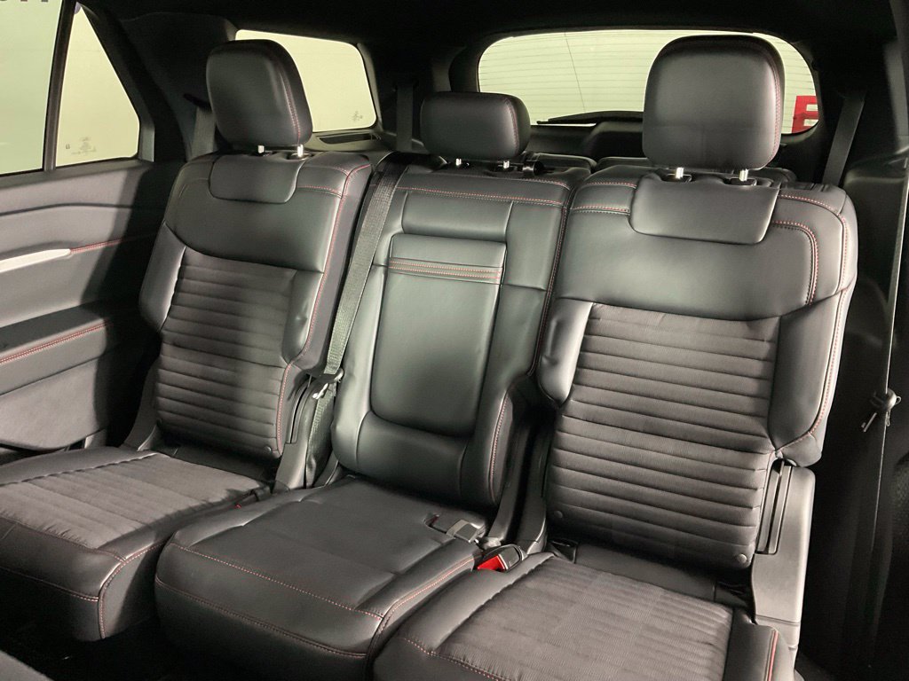 Used 2025 Ford Explorer ST-Line w/ Premium Package RWD image 15