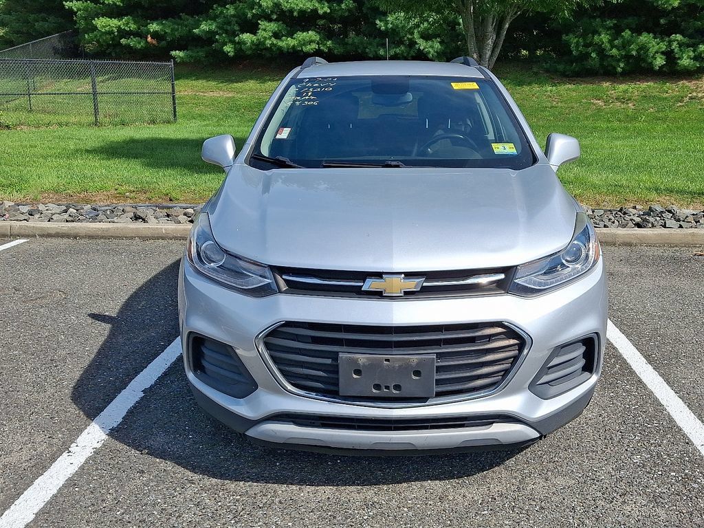 Certified 2019 Chevrolet Trax LT w/ LT Convenience Package FWD image 2