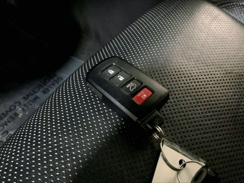 Used 2017 Toyota Highlander Limited AWD/4WD image 15