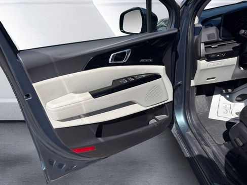 Used 2024 Kia Carnival SX image 9