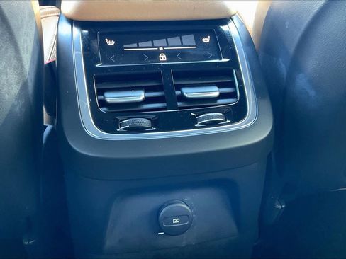 Used 2023 Volvo XC90 T8 Ultimate w/ Lounge Package image 38