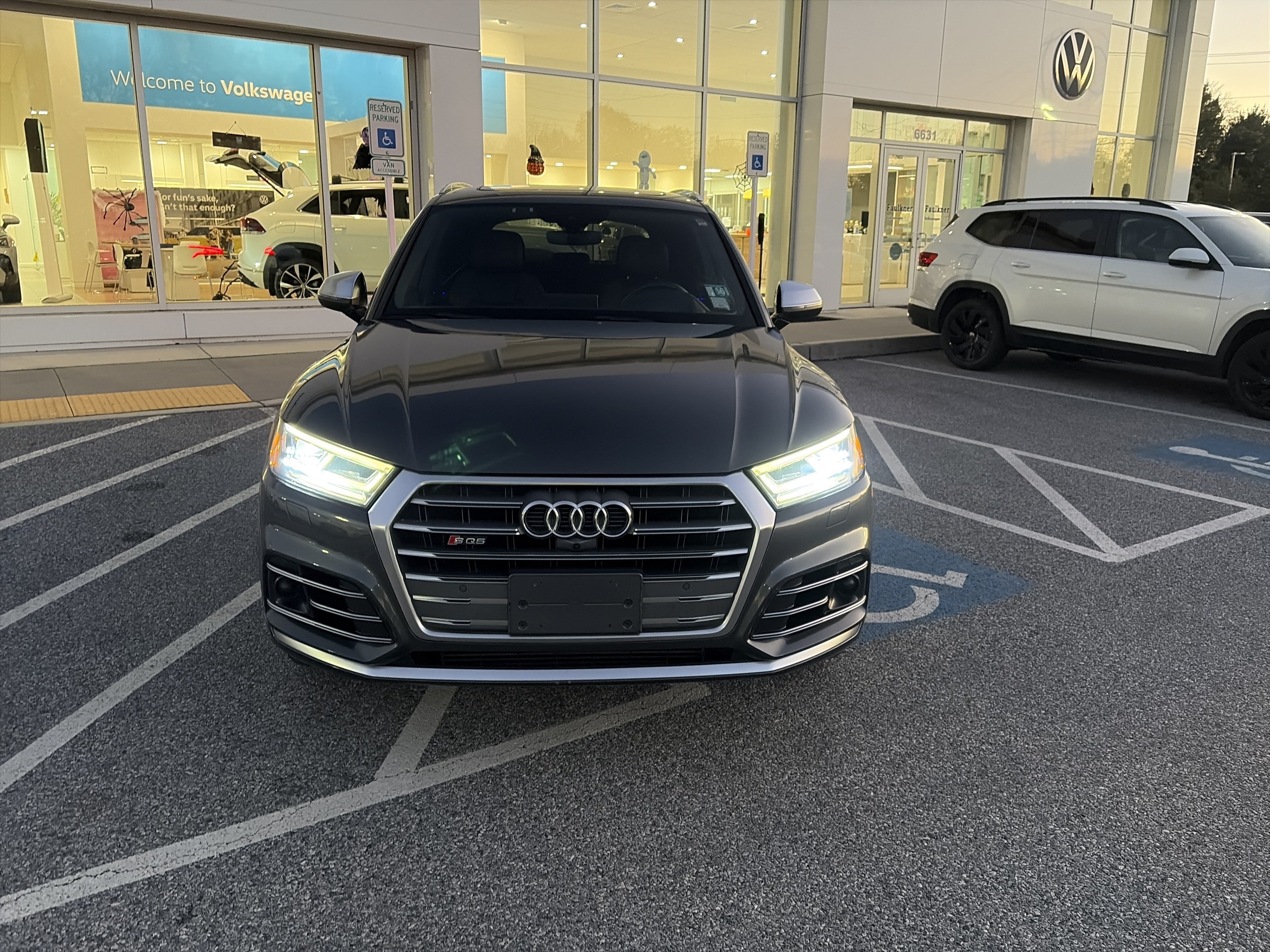 Used 2018 Audi SQ5 Prestige w/ Prestige Package AWD/4WD image 2