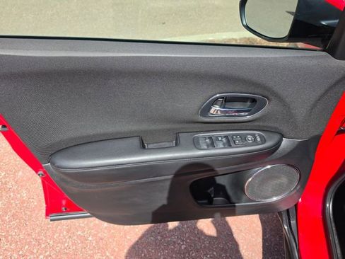 Used 2017 Honda HR-V EX image 10