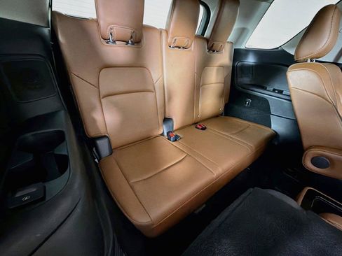 Used 2024 Nissan Pathfinder Platinum AWD/4WD image 43