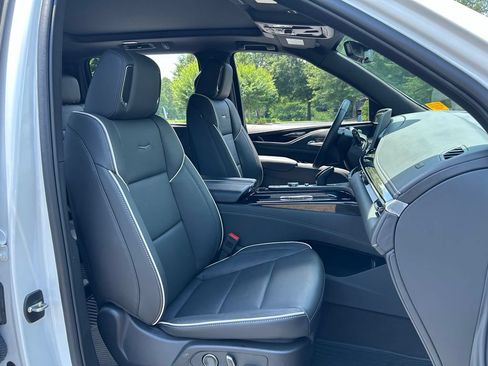 Used 2024 Cadillac Escalade ESV Sport w/ LPO, ONYX Package AWD/4WD image 52