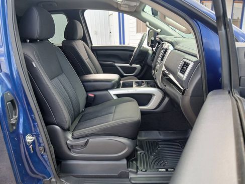Used 2017 Nissan Titan SV RWD image 5