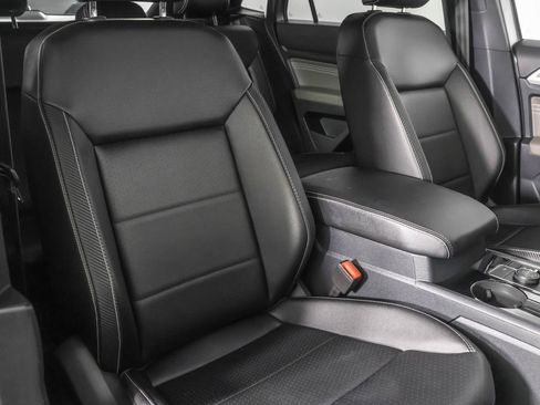 Used 2022 Volkswagen Atlas Cross Sport SE image 43