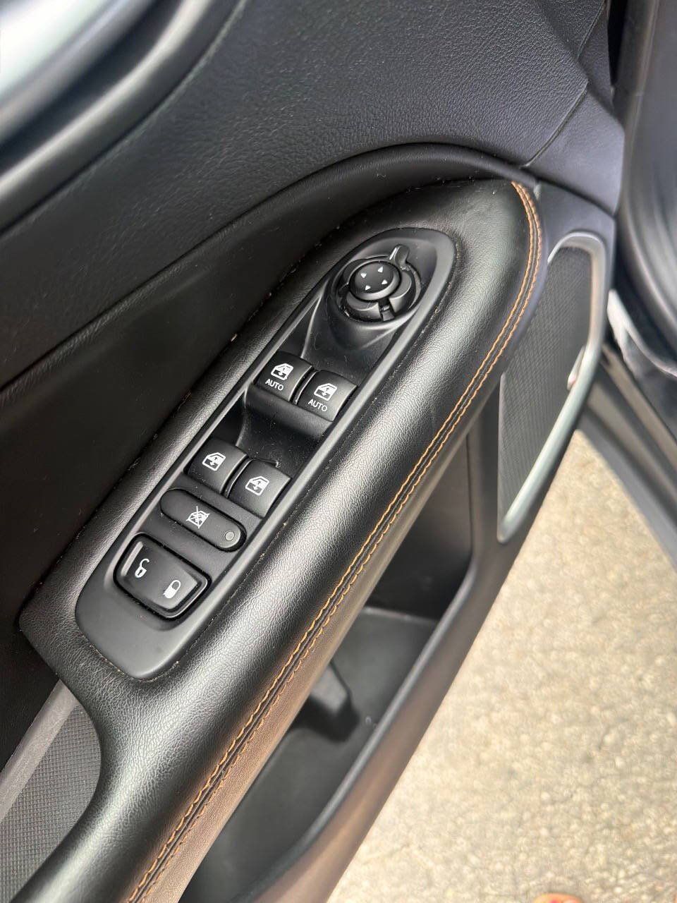 Used 2018 Jeep Compass Limited w/ Navigation Group AWD/4WD image 18