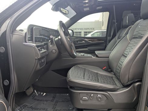 Used 2024 Cadillac Escalade Sport Platinum w/ LPO, ONYX Package image 17