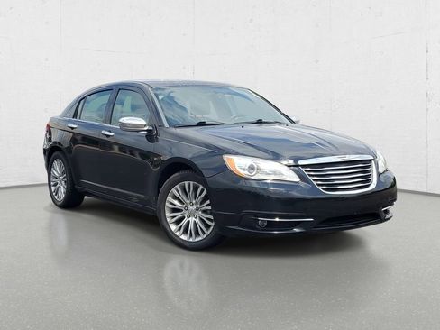 Used 2012 Chrysler 200 Limited FWD image 2