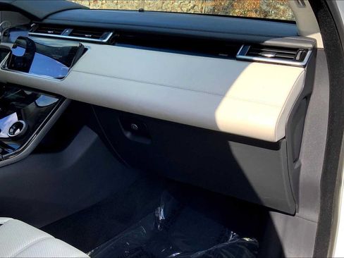 Certified 2022 Land Rover Range Rover Velar R-Dynamic S AWD/4WD image 18