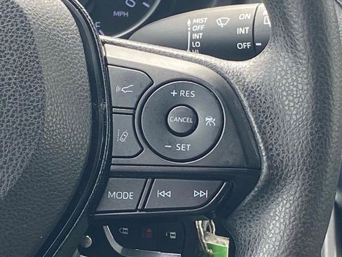 Used 2019 Toyota RAV4 LE image 8