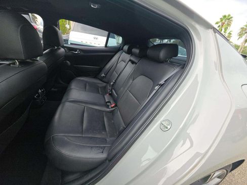 Used 2018 Kia Stinger GT1 RWD image 5
