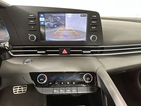 Certified 2025 Hyundai Elantra Sport FWD image 25