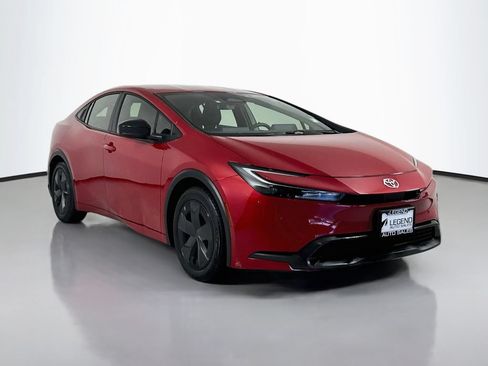Used 2025 Toyota Prius LE FWD image 4