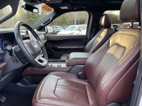 Used 2024 Ford Expedition Limited image 13