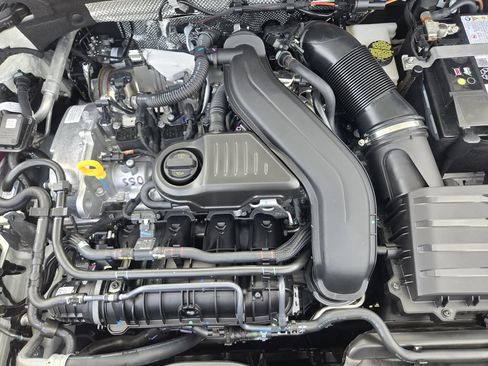 New 2026 Volkswagen Taos SE FWD image 28