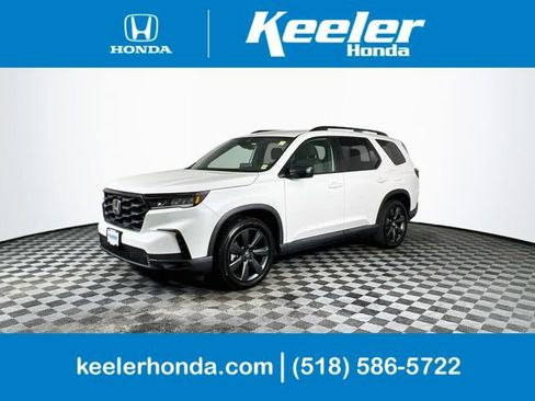 Used 2025 Honda Pilot Sport image 1
