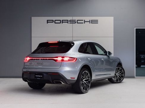 Certified 2026 Porsche Macan AWD/4WD image 7