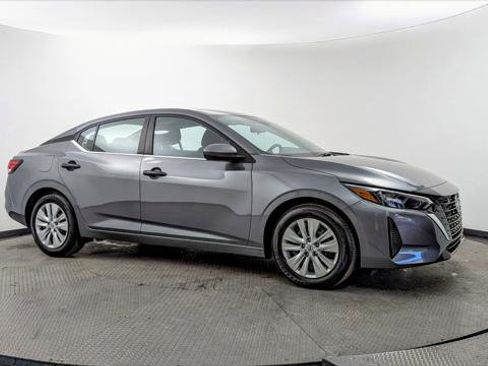 Used 2025 Nissan Sentra S image 9