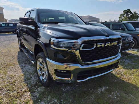 Used 2025 RAM 1500 Big Horn AWD/4WD image 3