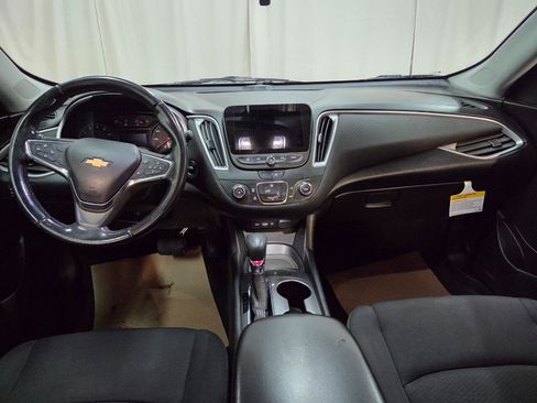 Used 2021 Chevrolet Malibu RS FWD image 19