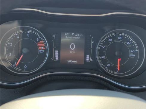 Used 2019 Jeep Cherokee Latitude Plus FWD image 12