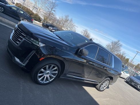 Used 2022 Cadillac Escalade ESV Premium Luxury Platinum image 3