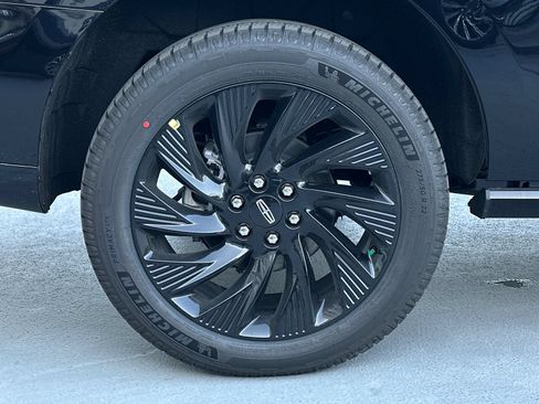 New 2026 Lincoln Navigator Reserve w/ Jet Appearance Package AWD/4WD image 9