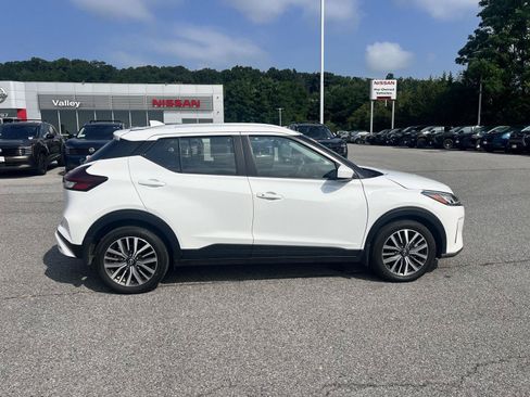 Used 2024 Nissan Kicks SV FWD image 8